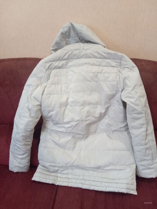 Куртка на дівчину