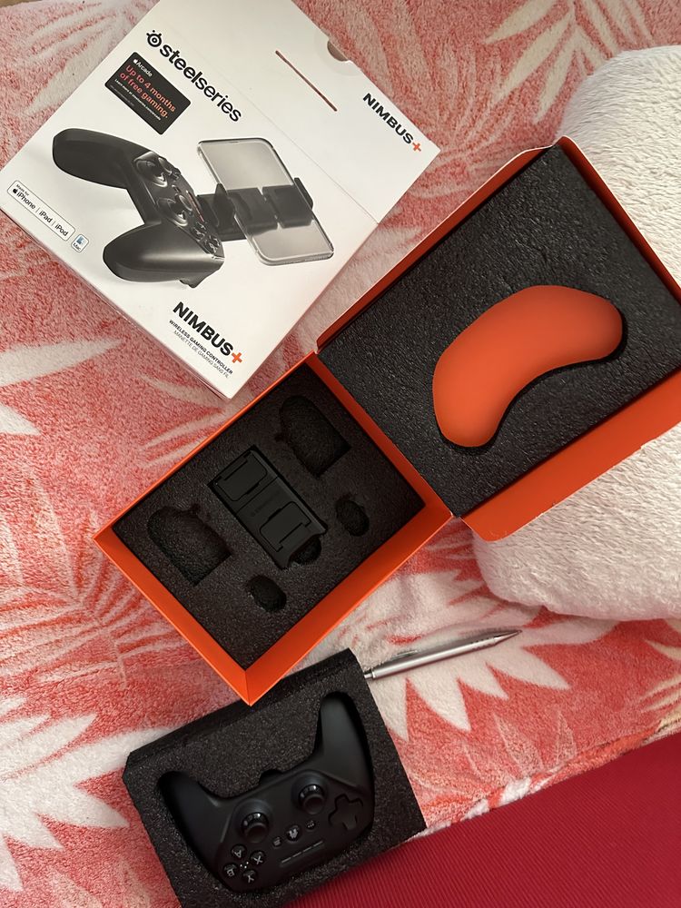 Геймпад SteelSeries Nimbus+ Apple Arcade (69090)