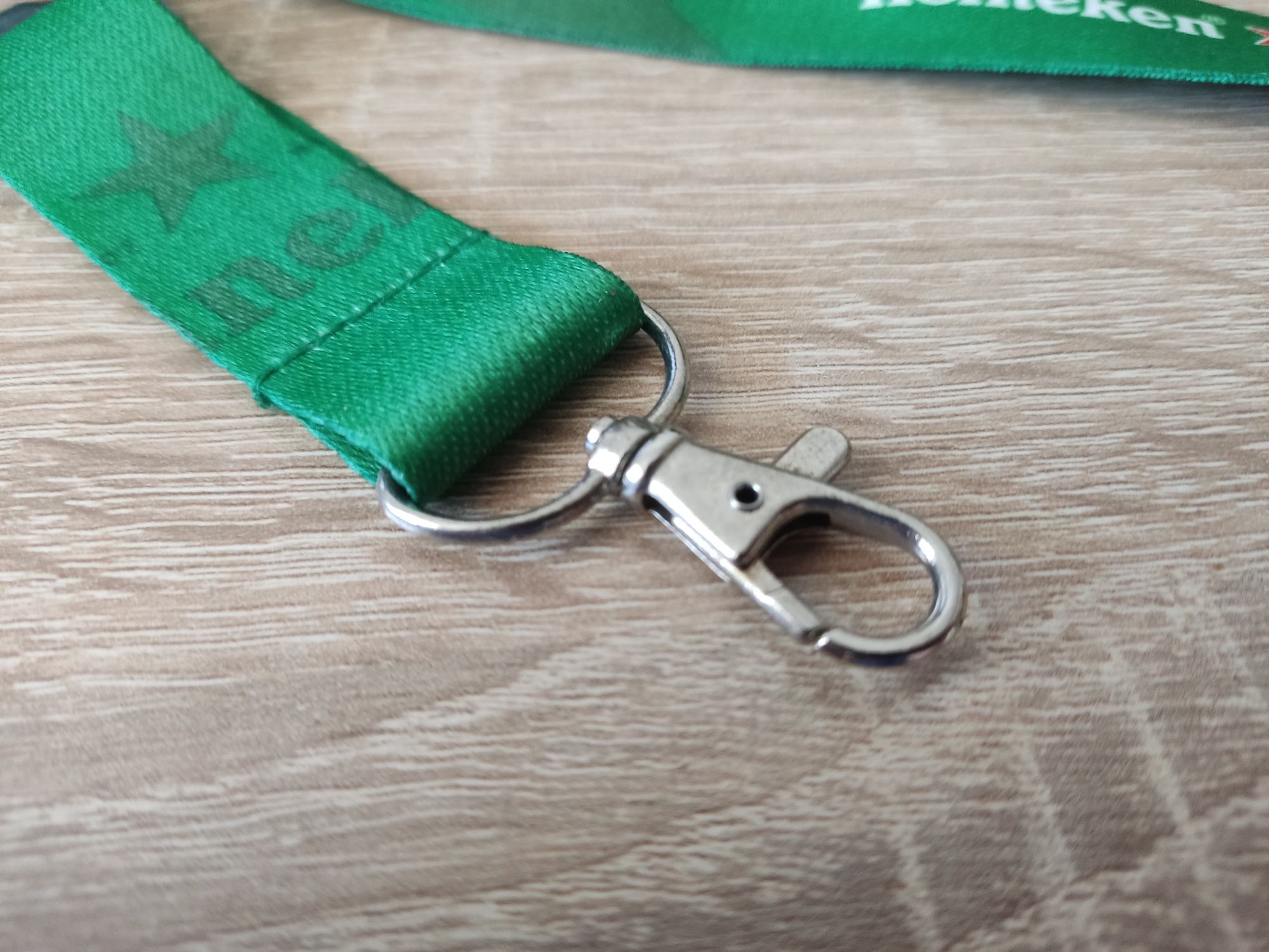 Heineken otwieracz do butelek na smyczy z karabińczykiem