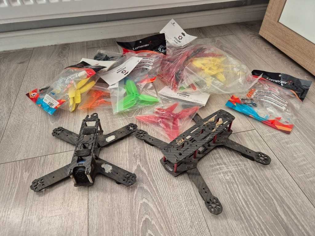 2 drony FPV i 13 pakietów LIPO + Aparatura + Akcesoria