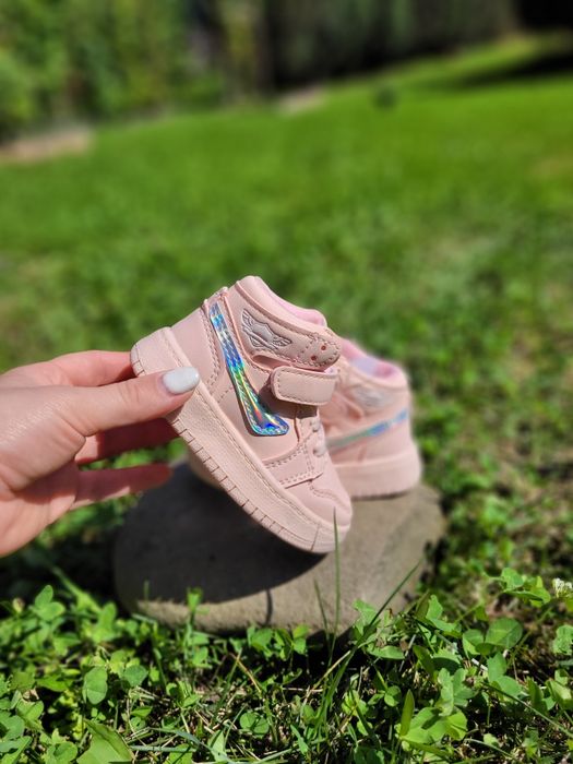 Демісезонні хайтопи для дівчаток.