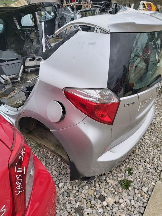 Toyota VERSO S błotnik lewy tył ćwiartka lewa