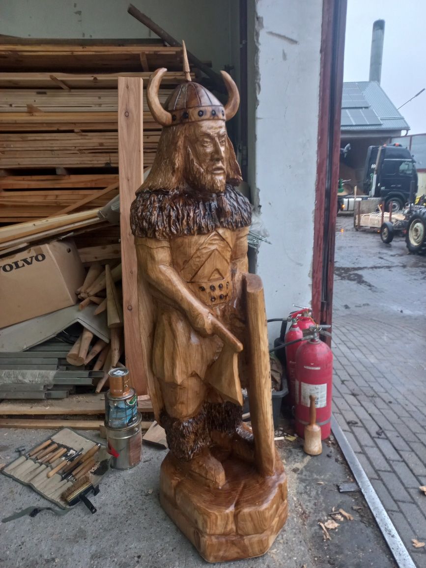 Wiking rzeźba z dębu