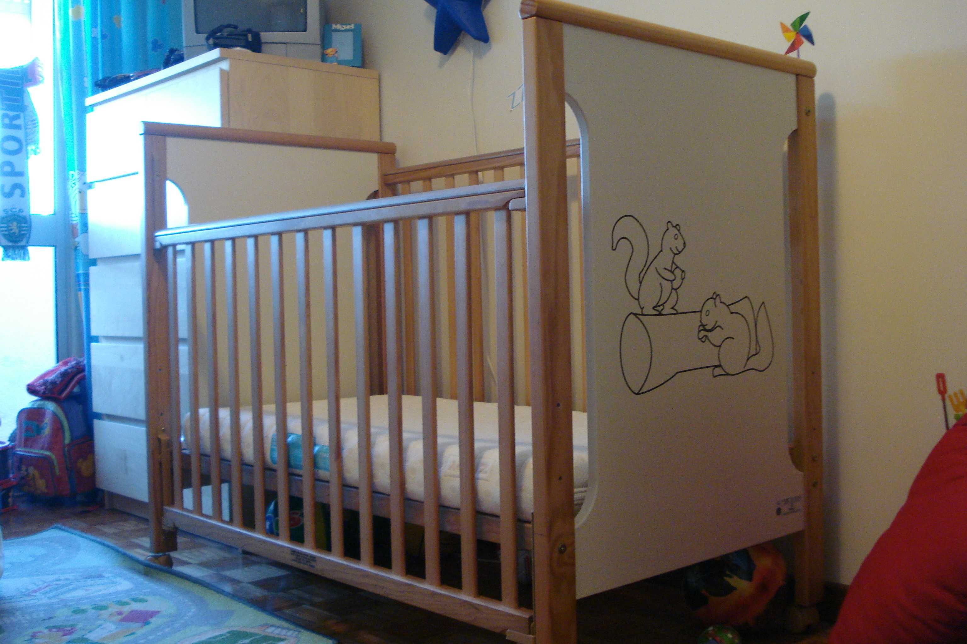 Berço / Cama de bebé com grades