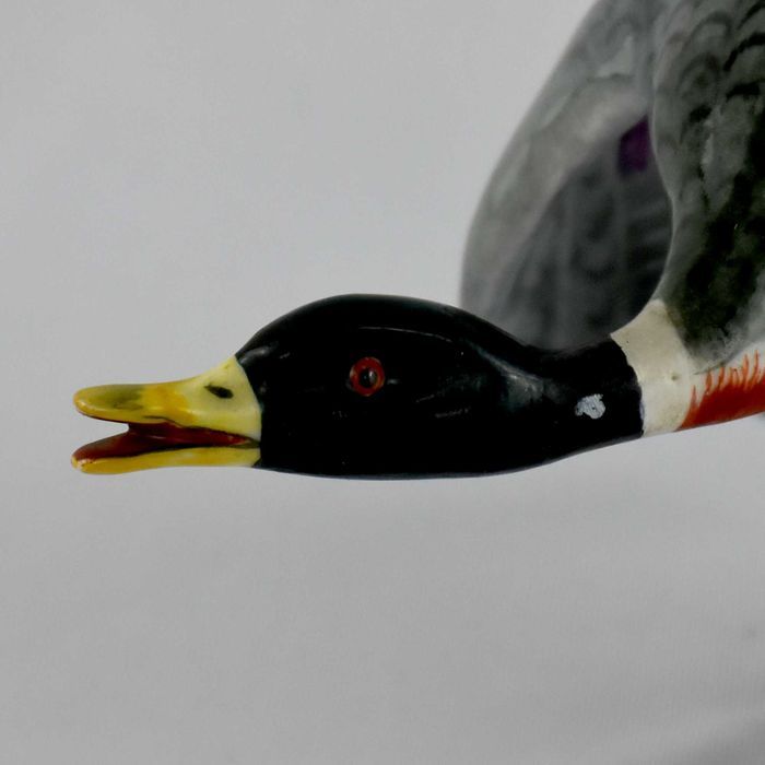 Figura de Pato em porcelana Europeia