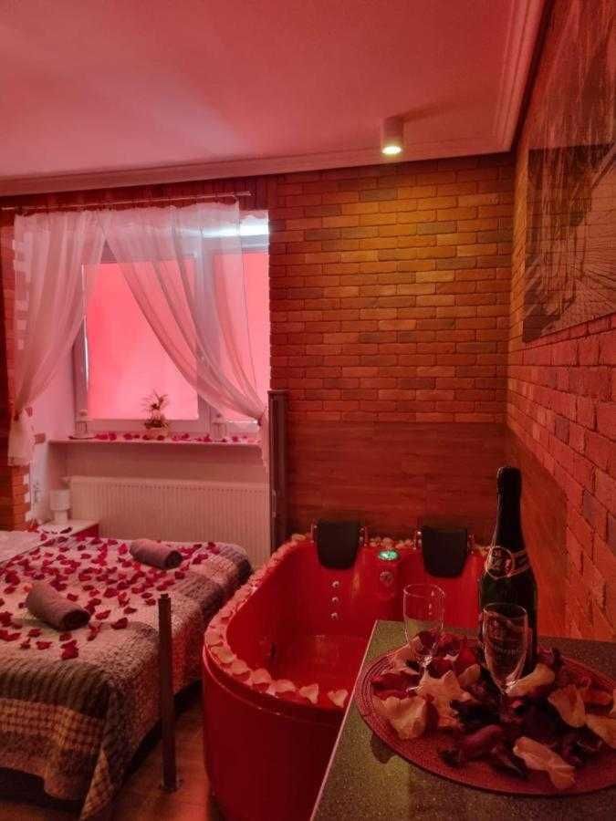 Apartament z JACUZZI  na doby w Krakowie - 1km-KAZIMIERZ, 2 km- RYNEK