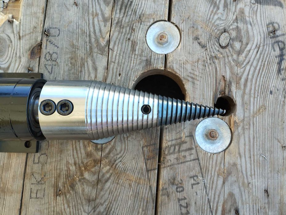 Łuparka świdrowa doi ciągnika WOM z kołem pasowym / świder 100mm