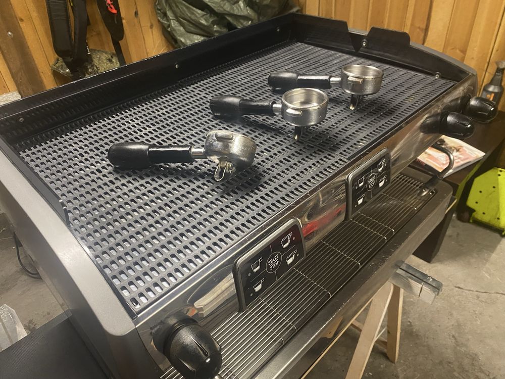 Ekspres dwugrupowy LaCimbali M24 + mlynek Casadio ENEA