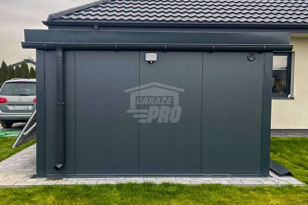 Garaż płyta warstwowa 4x4  Antracyt  Dach spad w prawo GP368