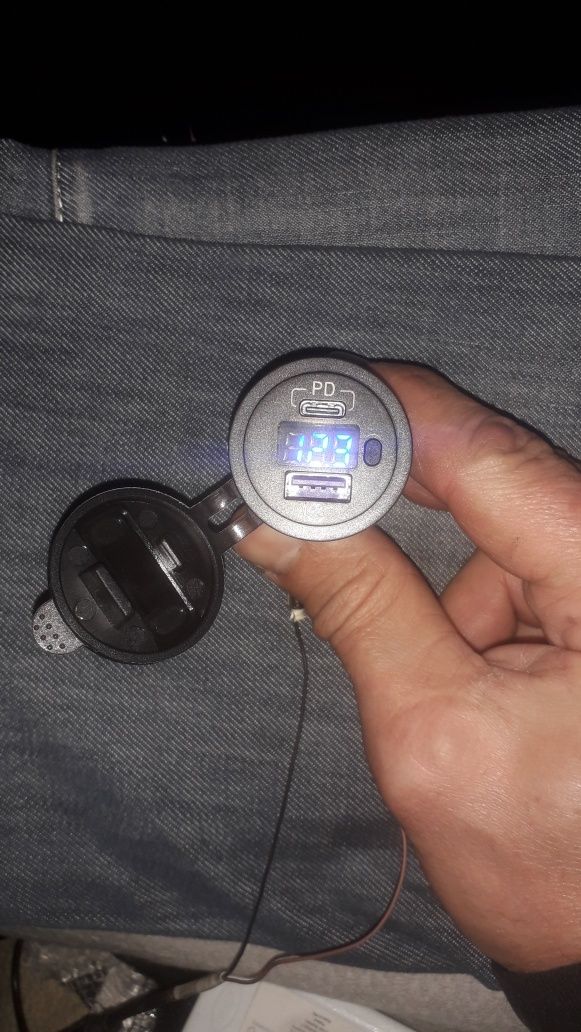 Авто зарядка12-24в quick charge USB + tipe-C3.0, магнитый держатель те