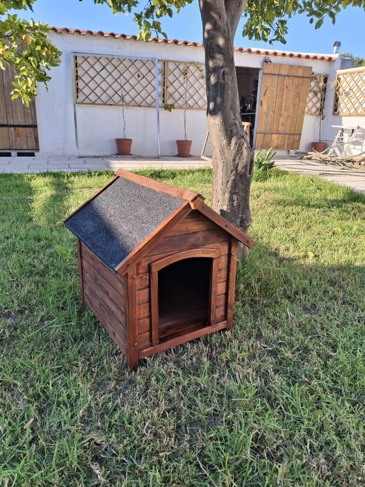 Casinha para cão em madeira