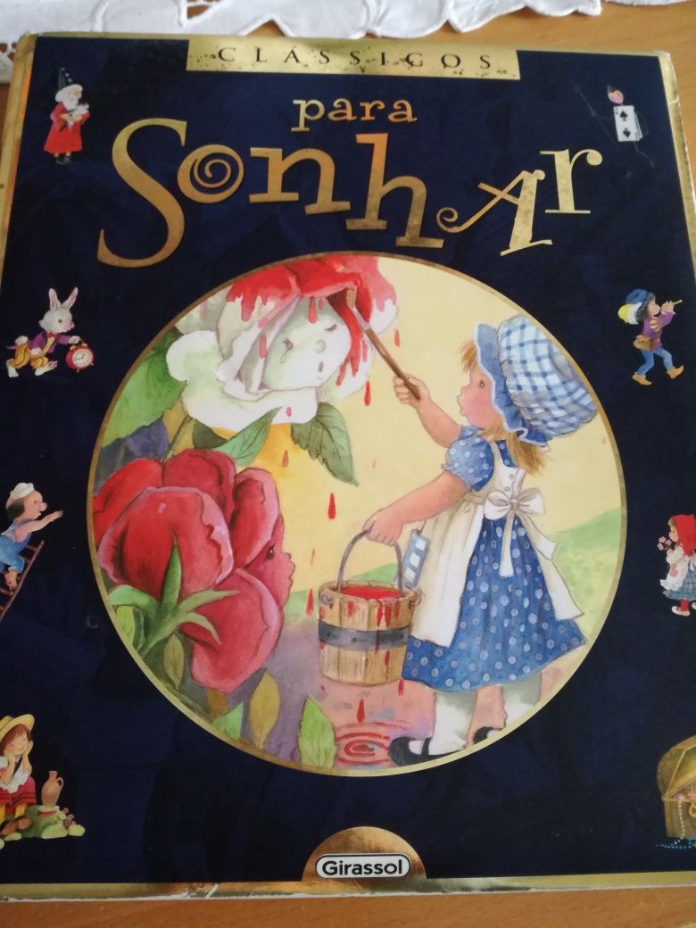 Livro infantil "Clássicos para Sonhar"