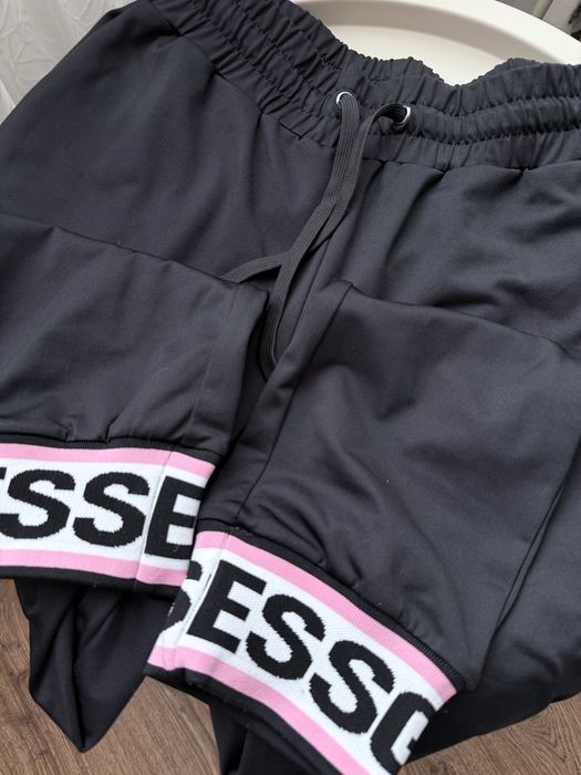 Джогери від Guess