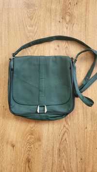 Жіноча шкіряна сумка-почтальонка зеленого кольору