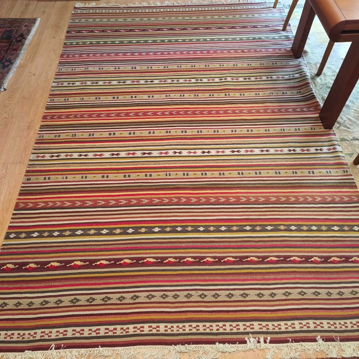 Tapete Étnico Listado em Bom estado