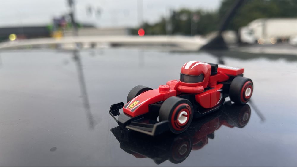Конструктор LEGO Minifigures Колекційні автомобілі для перегонів F1