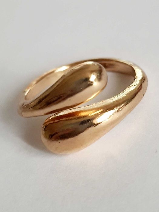 Śliczny Pierścionek Złoty Stal Chirurgiczna 16mm