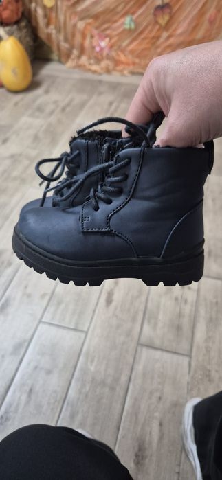 Продам дитячі черевички