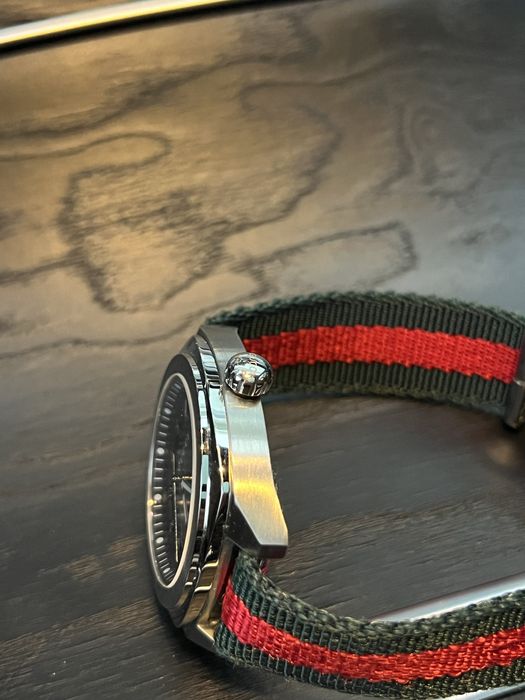 Gucci годинник новий