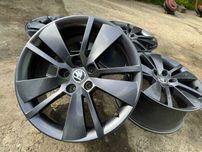 Оригінальні Диски Skoda R18 8J ET44 SuperB 3 Kodiak 5x112