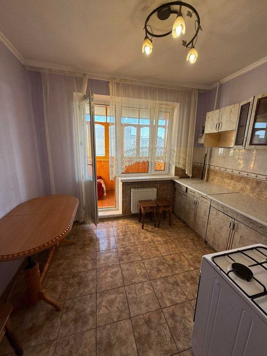 Продається затишна 1-кімнатна квартира на Озерні!