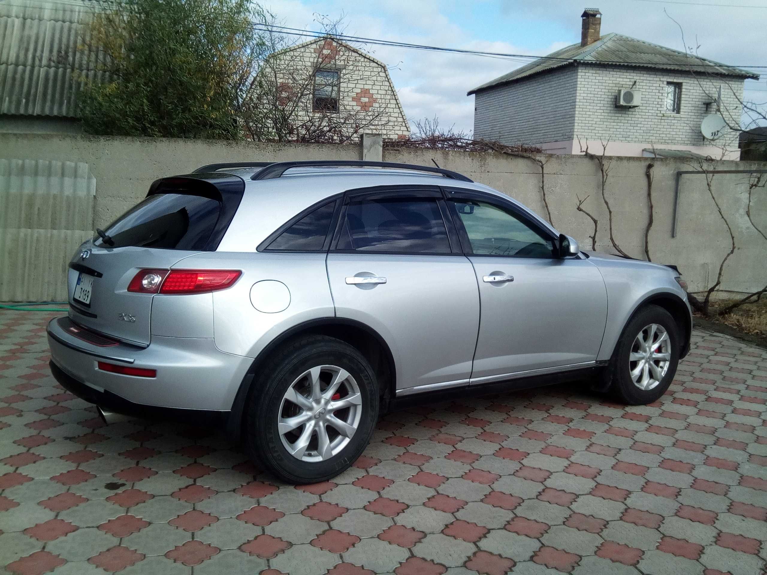 Автомобиль Infiniti FX 35