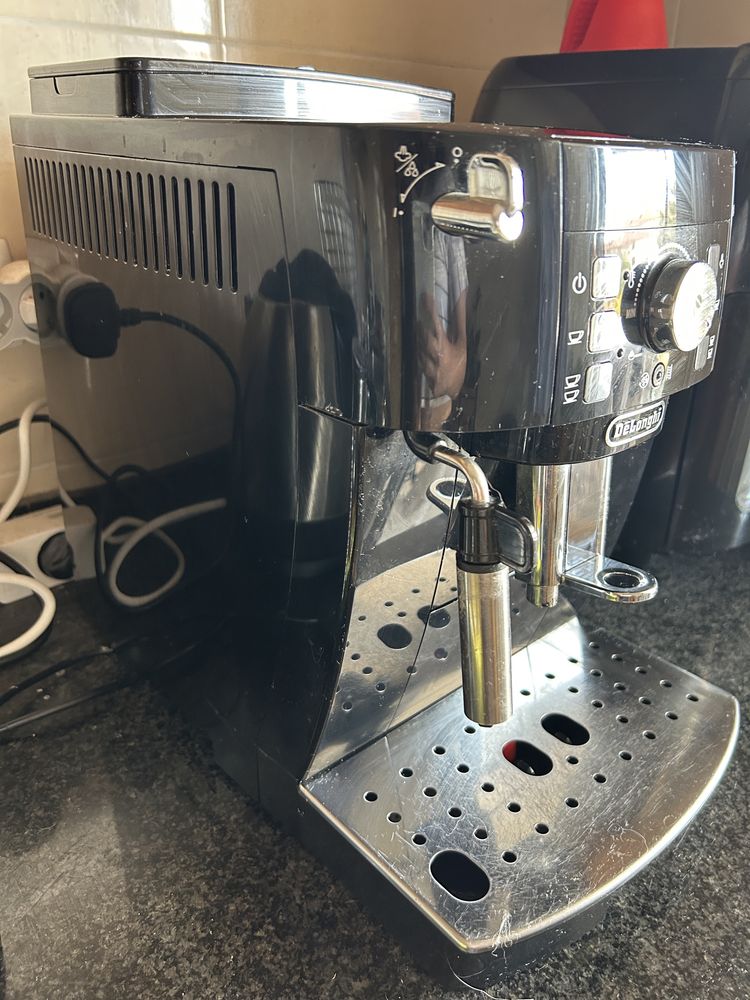 Máquina de Café Automática De’Longhi Magnifica S