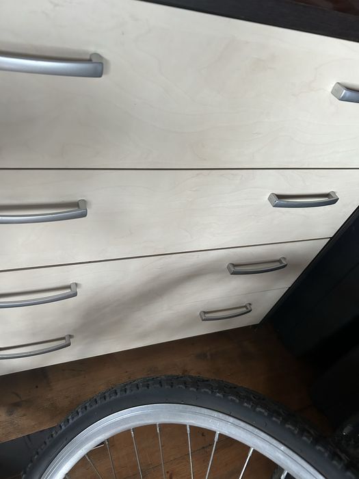 Komoda z czterema szufladami