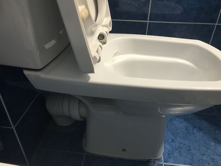 Продам унітаз з бачком