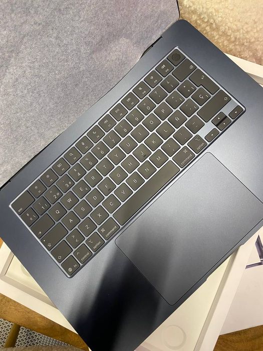 Ноутбук Apple MacBook Air 15“ M4 16/256GB Midnight (MW1L3) 2025