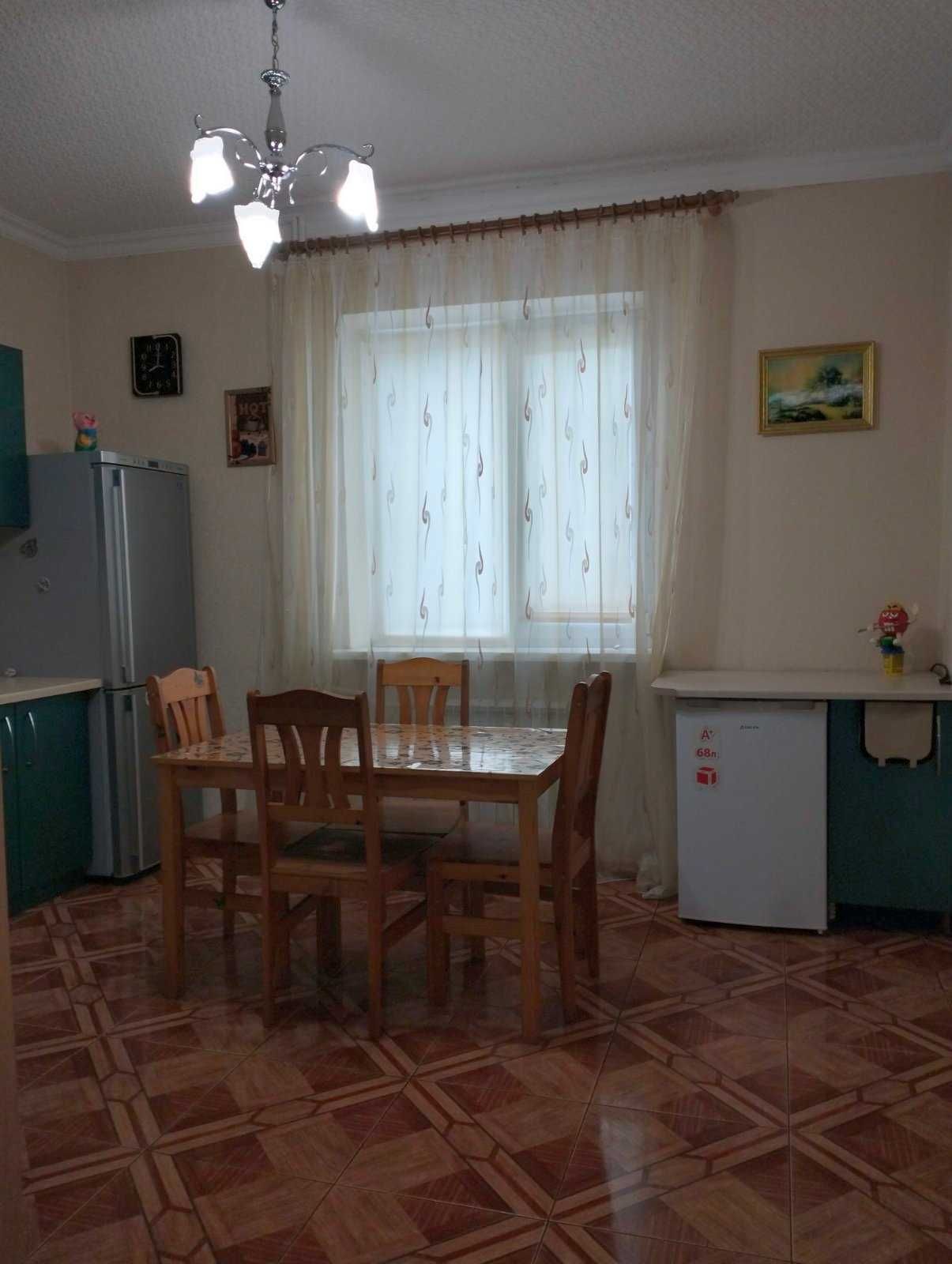 Продам коттедж, зупинка "Мальовнича.