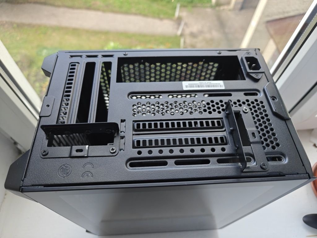 Cooler Master NR200P топовий itx кейс