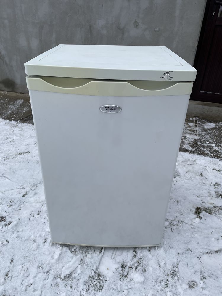 Морозильна камера Whirlpool