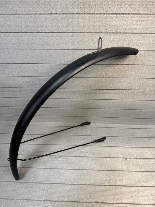 Крило переднє 28 пластик