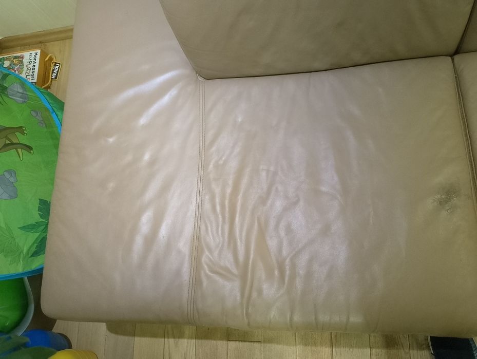 Кутовий шкіряний диван