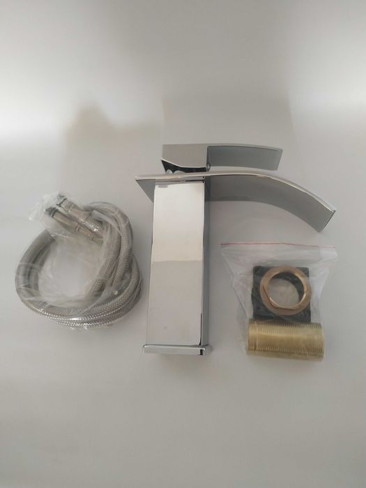 Змішувач для умивальника DongYan