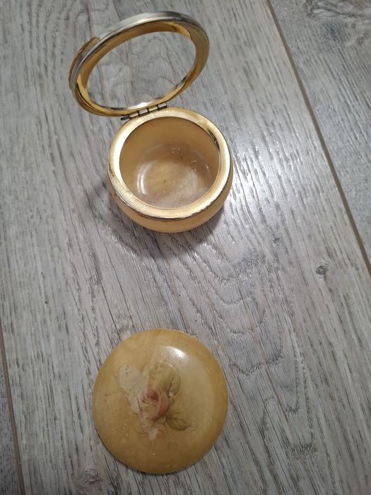 Скринька шкатулка з каменю