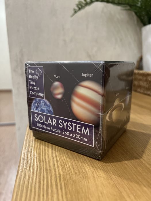 Нові пазли, планети, в упаковці