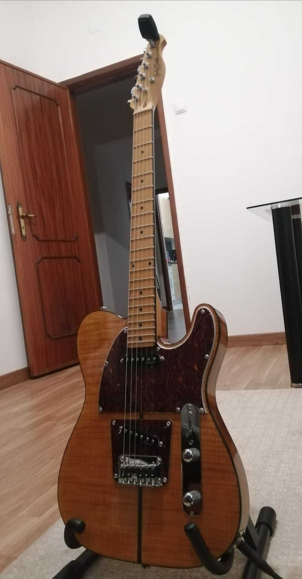 Vendo guitarra - Harley Benton Telecaster (Bem conservada e cuidada)