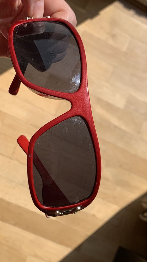 Okulary przeciwsłoneczne czerwone