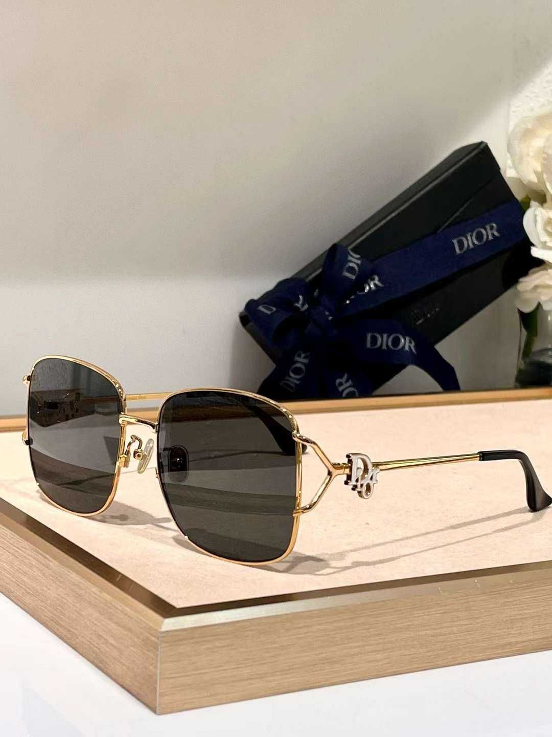 Okulary słoneczne Dior 083