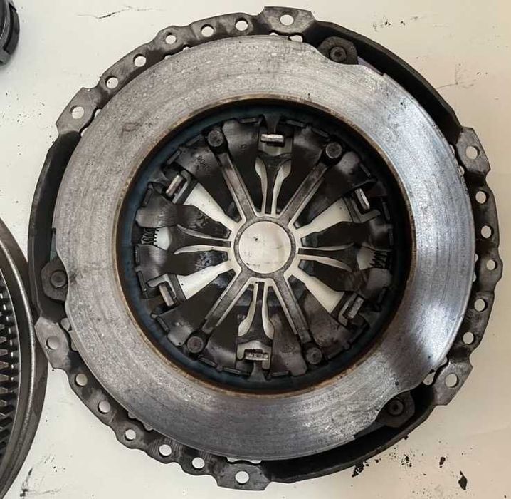 Повний комплект зчеплення з маховиком VW AG passat b8 1.6 TDI MT