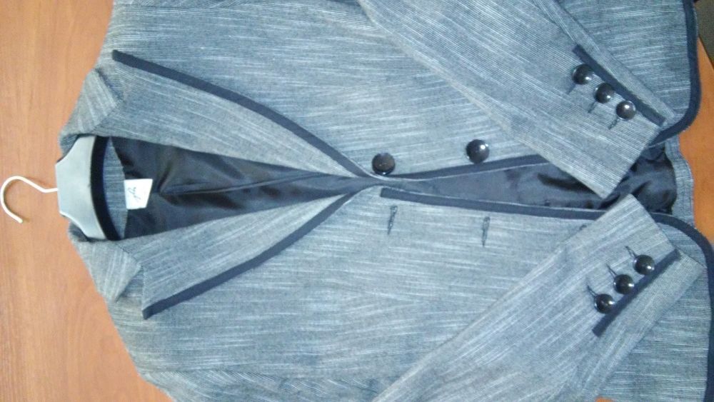 Żakiet, marynarka damska Jacqueline Riu rozmiar 38