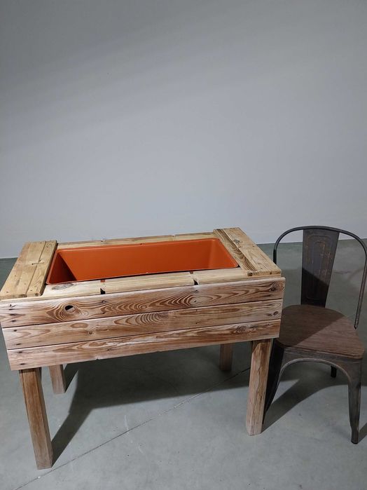 Floreira em madeira para flores