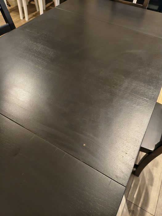 Stół rozkładany IKEA Bjustra i cztery krzesła