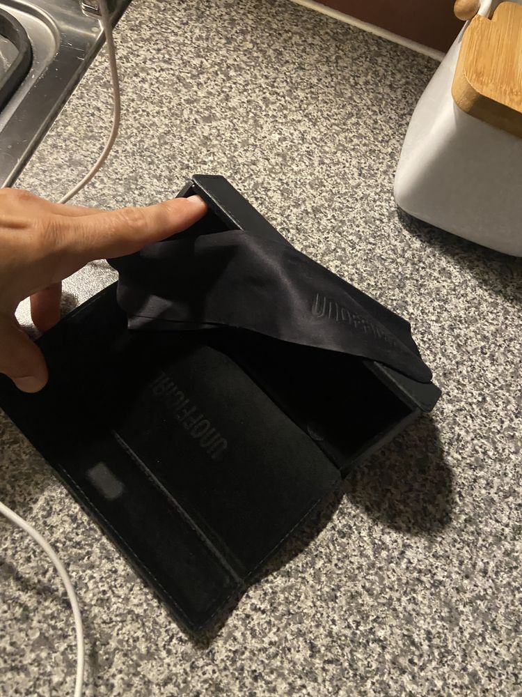 Caixa para oculos ou de sol ou para oculos de ver nova