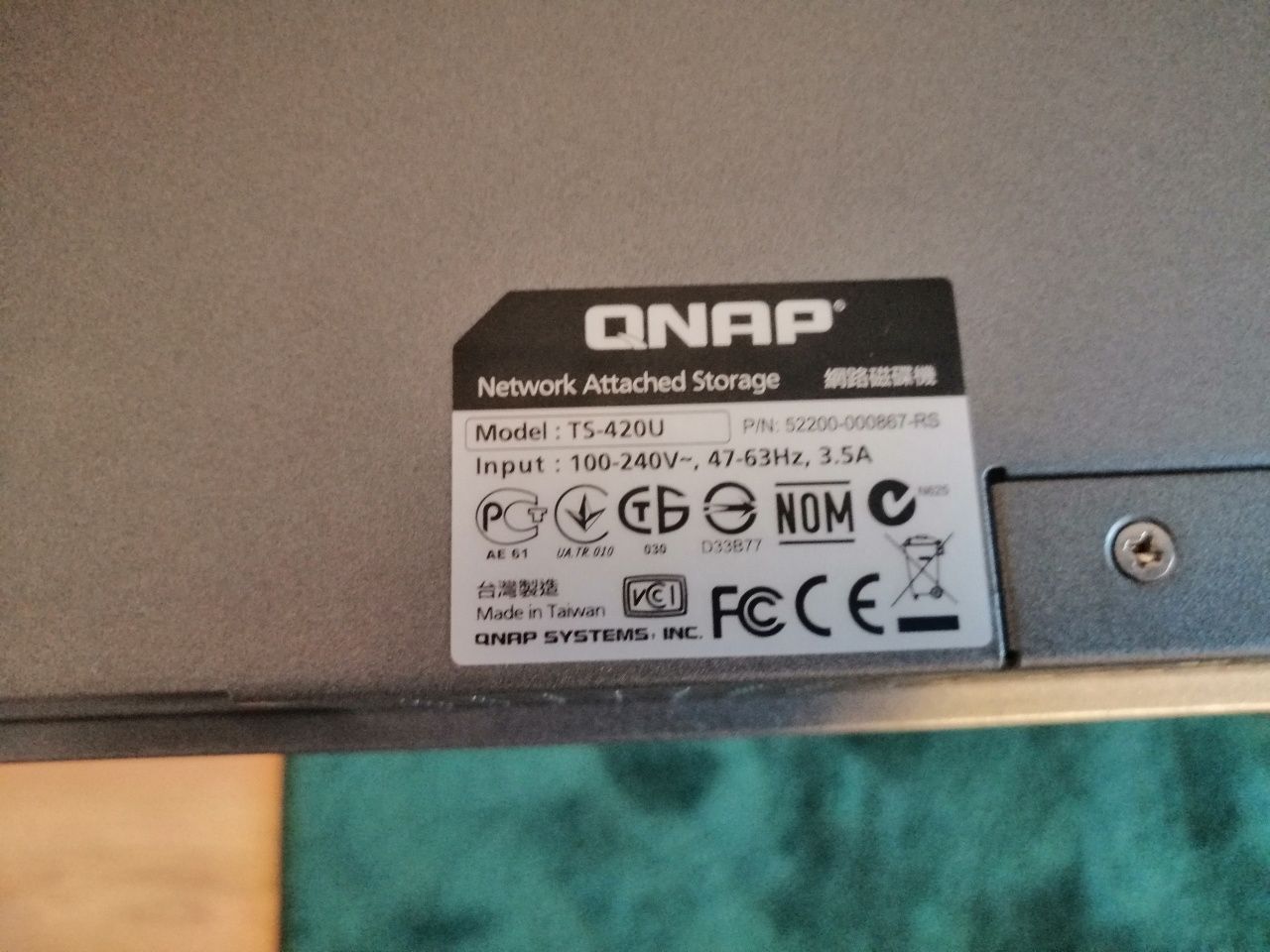 Serwer QNAP TS-420U NAS 16TB z dyskami