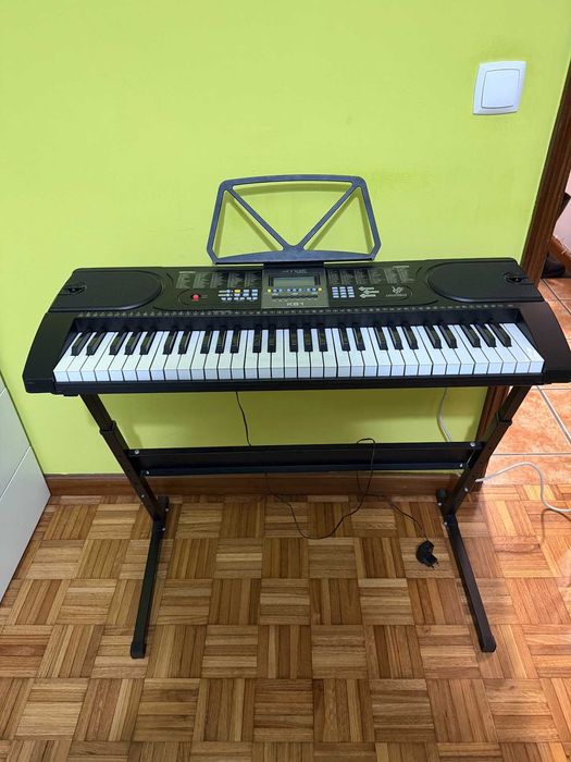 Piano eletrónico Max KB1 de 61 teclas
