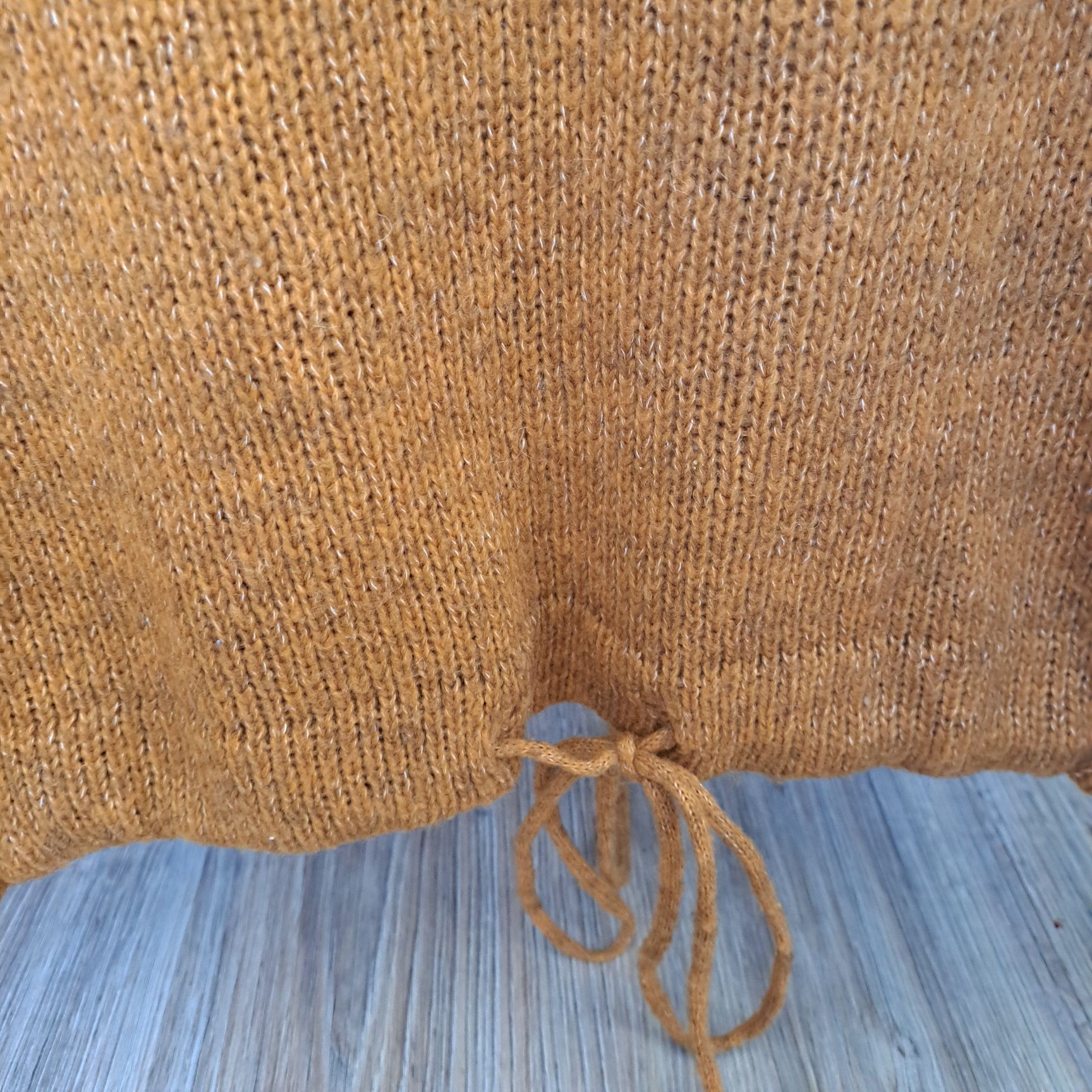 Sweter damski w kolorze miodu