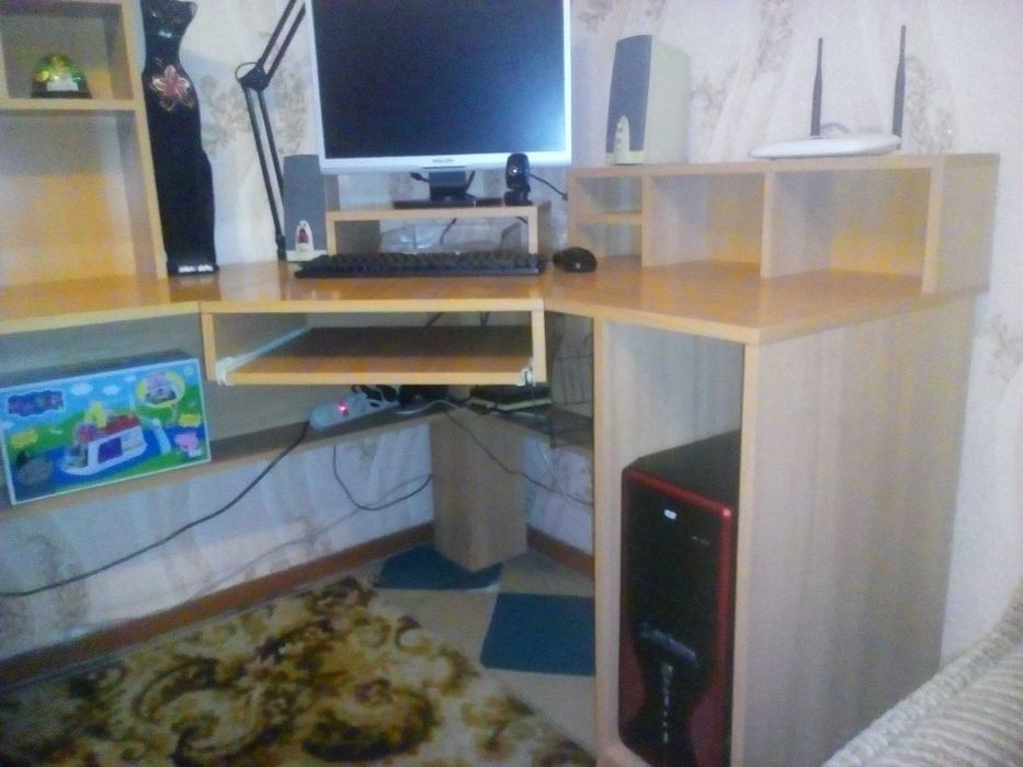 Стол угловой компьютерный